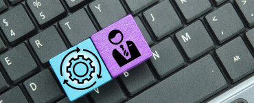 colored cubes with employee and management icons 2025 03 09 16 27 58 utc