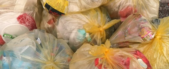 garbage trash garbage environment household plastic recycle disposal bag basket full dump pollution t20 KvRGoK